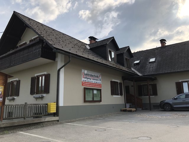 Einst Wohnhaus, dann Gemeindeamt und Außenstelle, jetzt Elektrotechniker: das ehemalige Amtsgebäude in Aibl. | Foto: Susanne Veronik