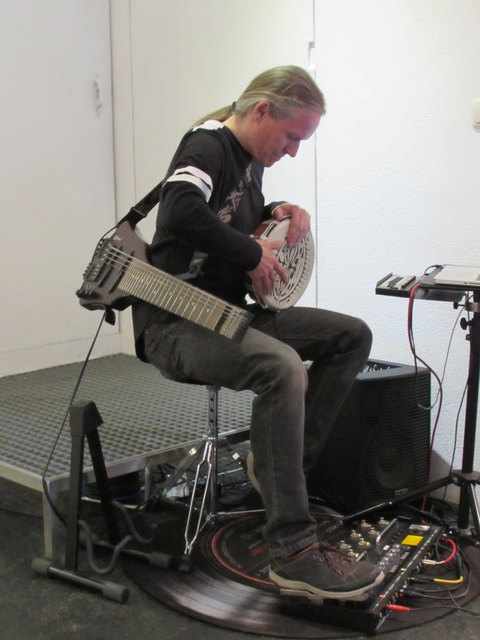 Harry Triendl sorgte für eine "schräge", musikalische Umrahmung.