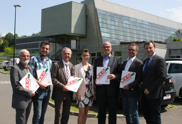 Eine Delegation von Wirtschaftskammer und Junger Wirtschaft mit guten Nachrichten für den regionalen Bildungsstandort.