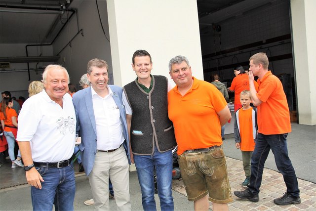 Anton Scherbinek, Erich Gosch, Patrick Dorner und Wolfgang Niggas genossen den Traktorspaß in Zettling.