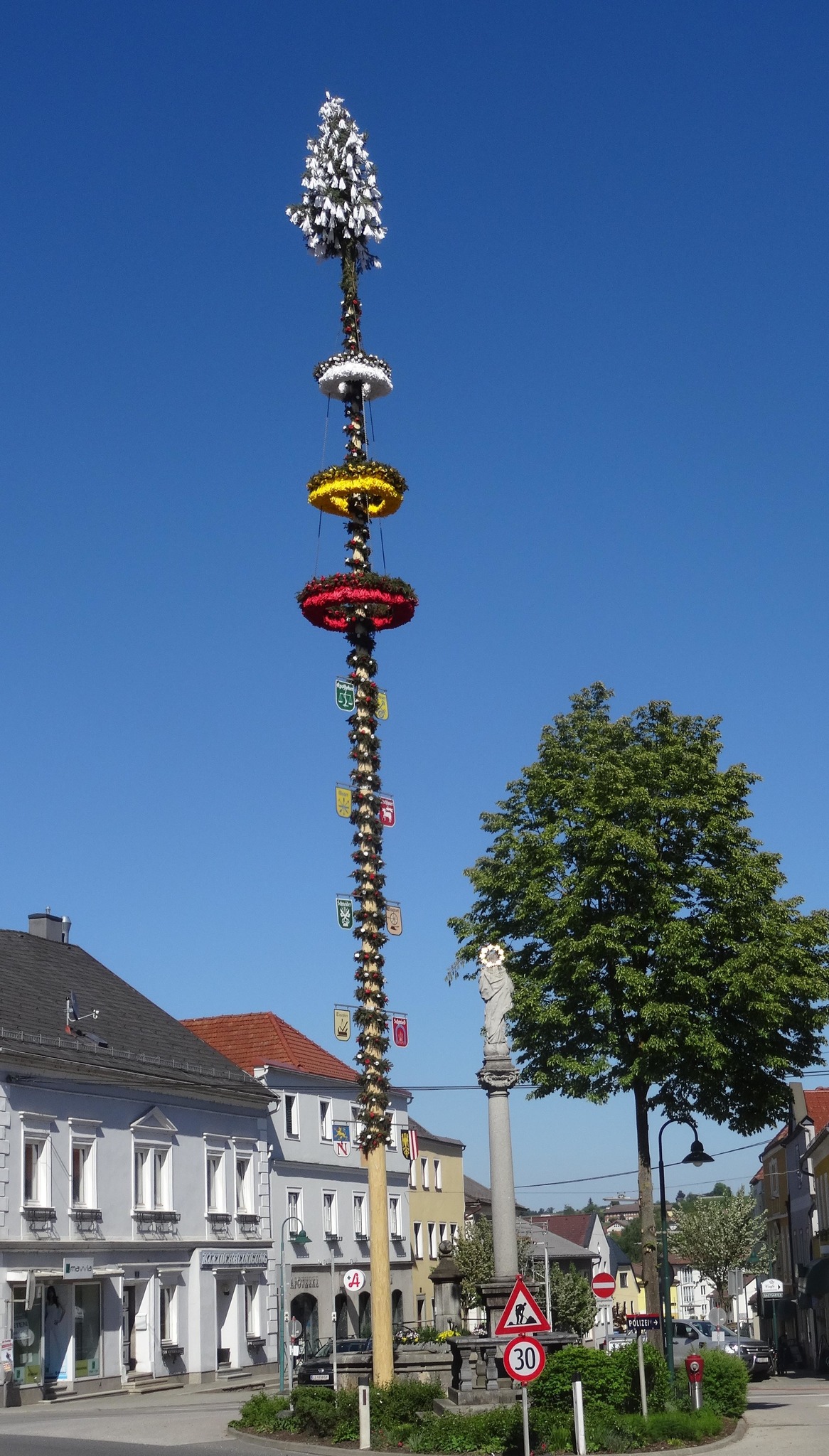 Der schönste Maibaum im Kremstal? LinzLand