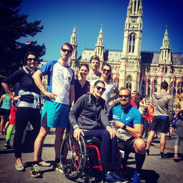 Anna Reiter mit ihrer Famile vor dem Start