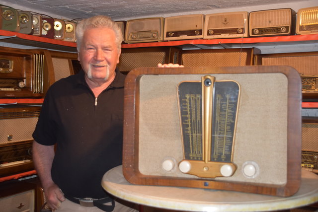 Josef Jeitler aus Wasserhofen sammelt bereits seit 25 Jahren. Jeden Sonntag verbringt er am Flohmarkt