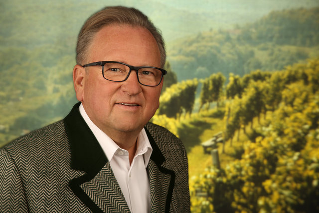 Bgm. Karl Wratschko informiert über Neuerungen im kommenden Schuljahr.