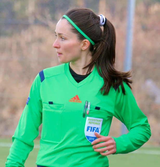 Sara Telek steht bei U17Europameisterschaft an der Linie Wiener Neustadt