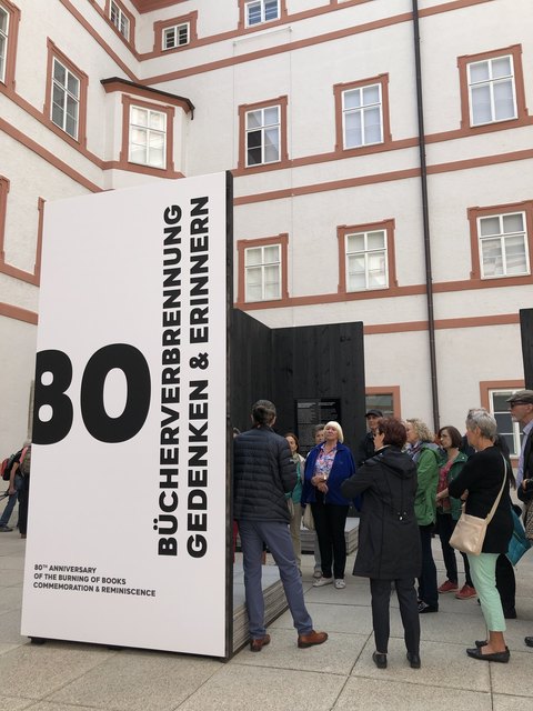 Zum Gedenken an den 80. Jahrestag der Bücherverbrennung findet am 12. Mai 2018 eine Führung statt.