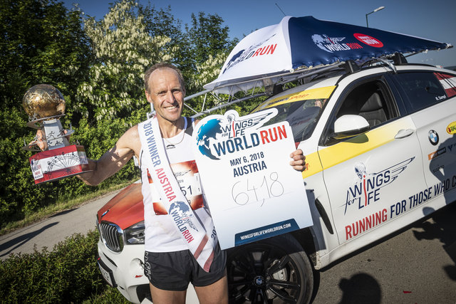 Wolfgang Wallner jubelte mit großartigen 64,18 Kilometern über den Sieg beim Worldrun in Wien. | Foto: Philip Platzer / Wings for Life World Run