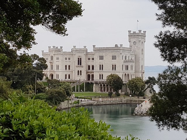 Eine Schlossbesichtigung - MIRAMARE.