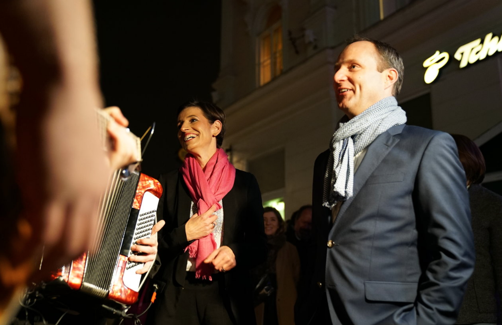 Matthias Strolz und Indra Collini beim Auftakt zum Landtagswahlkampf der NEOS in Mödling