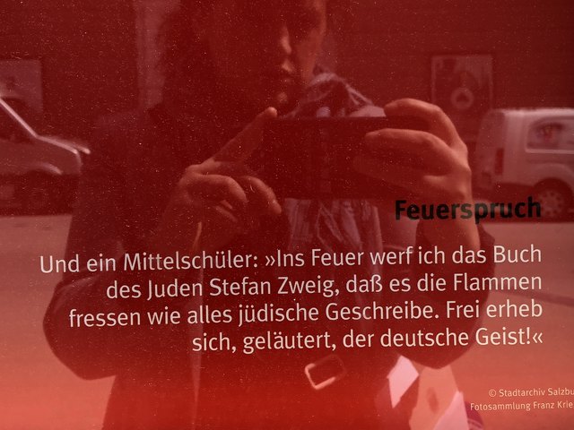 Bei der Bücherverbrennung wurden Zweigs Werke unter Ausrufung eines Feuerspruchs diffamiert. Zweig befand sich während der Salzburger Bücherverbrennung bereits im Exil.
