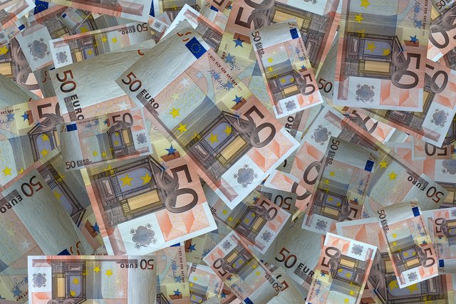 Der Tatverdächtige hat es auf die Fälschung von 50-Euro-Geldscheinen abgesehen.