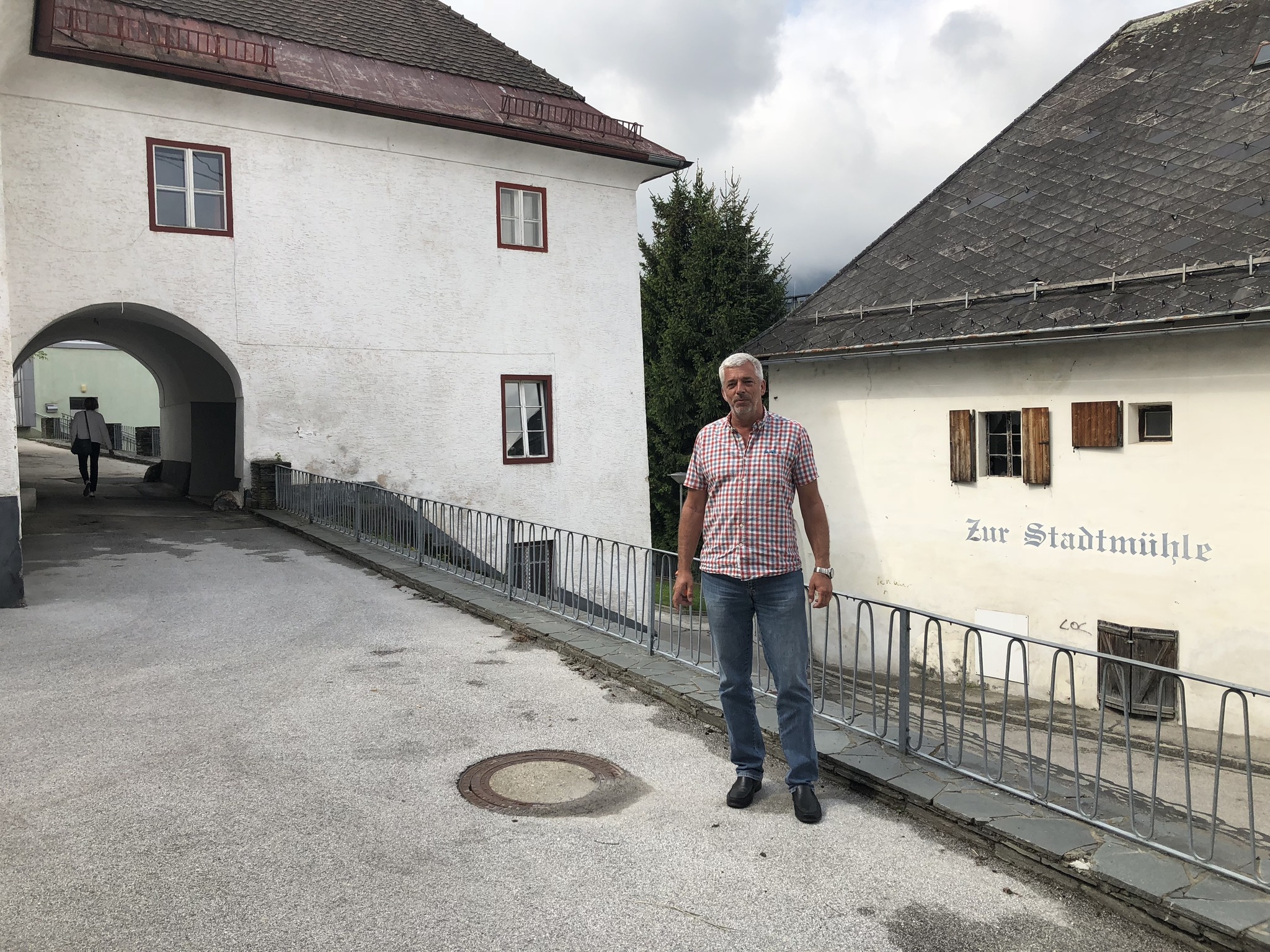 Durch das Leader-Projekt Ferlach 2025 hat die Stadtgemeinde seit 1. POSCHESCHNIG: Zentral war und ist: Leute kennenlernen, neue Robert Poscheschnig: Wir installieren eine,Schenkbox in