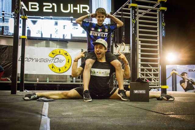 Beim Calisthenics-Training geht es um die Arbeit mit dem eigenen Körpergewicht. | Foto: Barzflex