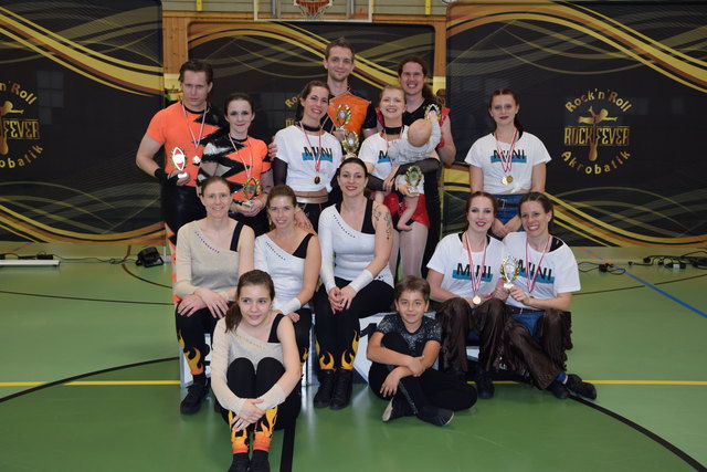 Die Tänzerinnen und Tänzer nach einem erfolgreichen Turniertag