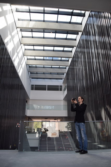 Promenadentreppe im Haus der Musik: Trennt und verbindet zugleich.