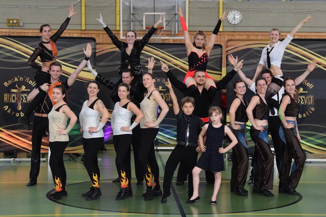 Einmarsch der Vereine - die Tänzerinnen und Tänzer