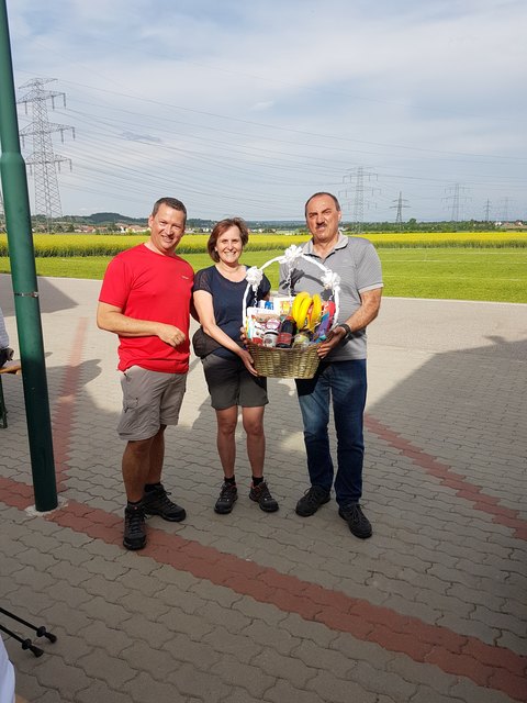 Martina Kloiber mit Bürgermeister Gerald Glaser und Ortsvorsteher Rudolf Berthold.