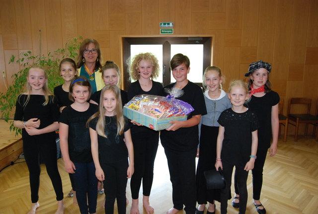 Bernadette Reiterer, Lea Achatz, Gemeinderätin Monika Sekulic, Lisa Kroneveter, Lena Schermann, Nora Varnai, Helena Breyer, Tobias Oehlzand, Marlies Kicker, Sophie Zierhofer, Nicola Stoll