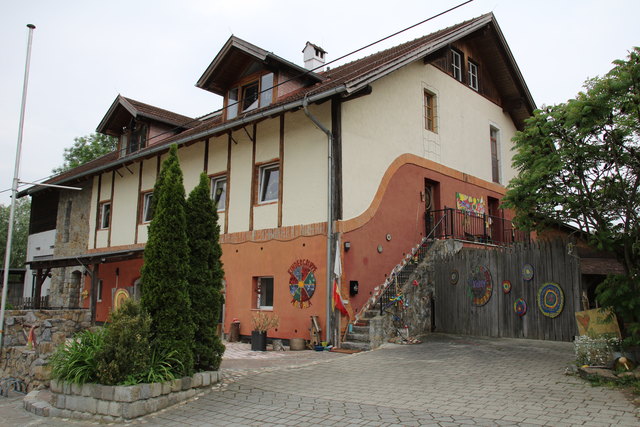 Die Mandala Kindergruppe in St. Florian am Inn setzt auf aktive Elternbeteiligung: Mindestens 30 Stunden im Jahr sollen sich Mütter und Väter einbringen. "So entsteht ein soziales Gefüge, von dem die Kinder profitieren", sind die Kindergarten-Verantwortlichen überzeugt.