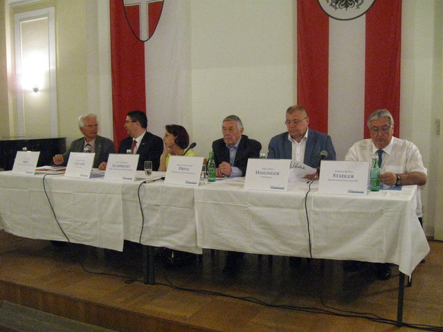 v.L.n.R.: Peter Kriz, Mathias Cremer, Margarete Gumprecht, Walter Prinz, Gerhard Haslinger, Walter Stadler