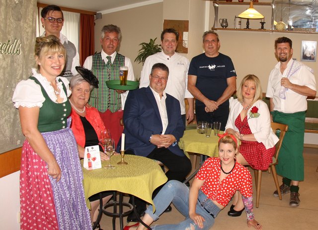 Inmitten den Gästen: Ein neues Projekt probiert jetzt das Vulkstheata Pölfing Brunn bei den regionalen Wirten | Foto: KK