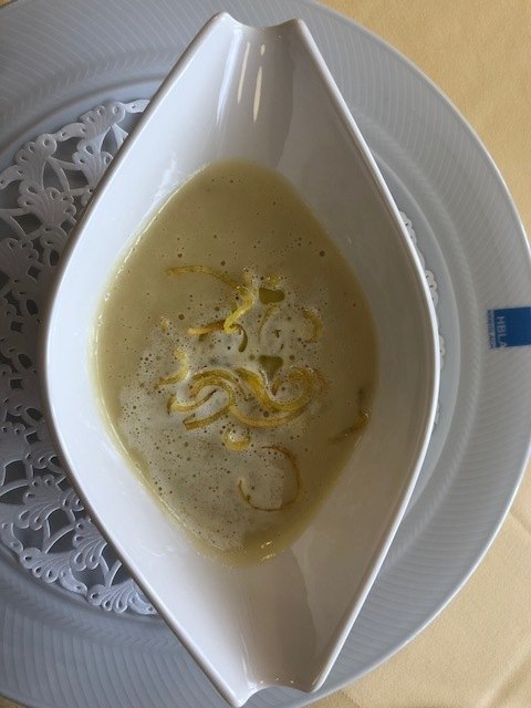 Kartoffelschaumsuppe mit Trüffelöl. | Foto: Koidl