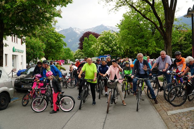 Beim Radtag war einiges los. Eine gemeinsame Ausfahrt durch die Gemeinde gehörte dazu. | Foto: Reichel