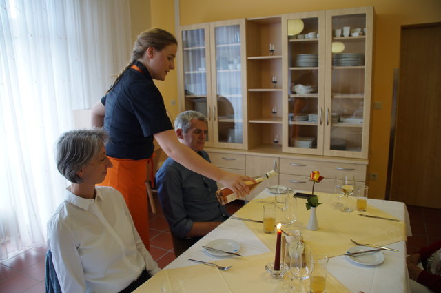 Einer der Prüfungsbereiche ist das Weinservice. | Foto: Koidl
