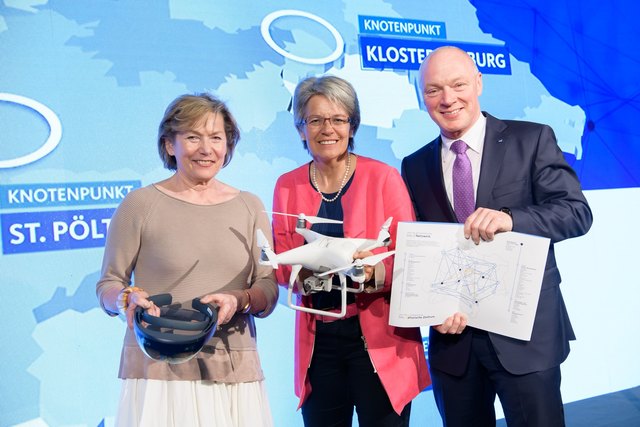 WKNÖ-Präsidentin Sonja Zwazl, Wirtschafts- und Technologielandesrätin Petra Bohuslav, ecoplus Sprecher der Geschäftsführung Helmut Miernicki.