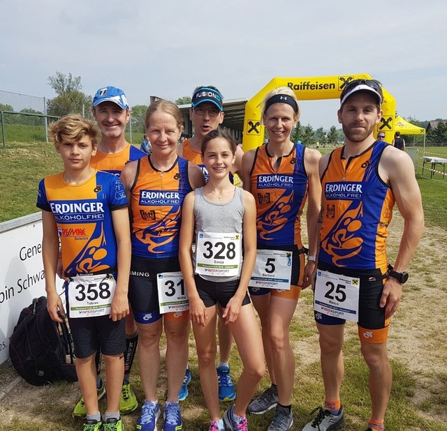 v.l.n.r. Tobias Sontag, Manfred Schiedlbauer, Willis Haiderer-Pils, Andreas Schwarz, Sonja Inzinger (tainiert auch beim Triteam Krems) und die überragenden Barbara Kiener und Martin Marco vom Triteam Krems