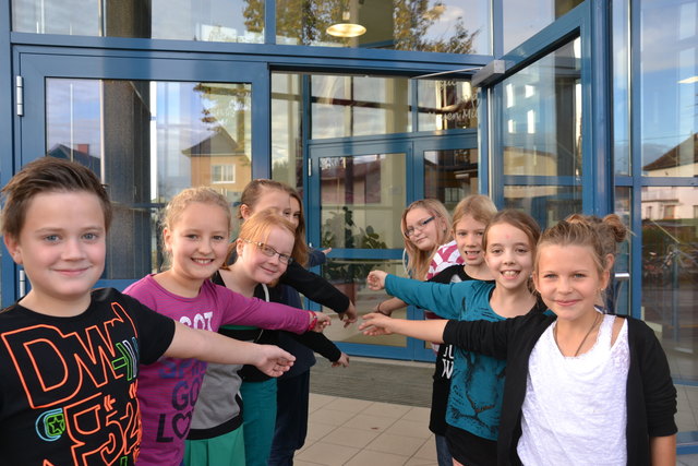 Neue Mittelschule Andorf: Musik als Schwerpunkt, ebenso Gesundheit, Sport und Bewegung sowie Medien und Berufsorientierung, Integrationsschule, ECDL Schule, Interessen- und Begabungsförderung; Schulmotto: "Wir sind eine lernende Schule und lernen miteinander und voneinander"; Homepage: http://www.nmsandorf.at; Tag der offenen Tür: Dezember