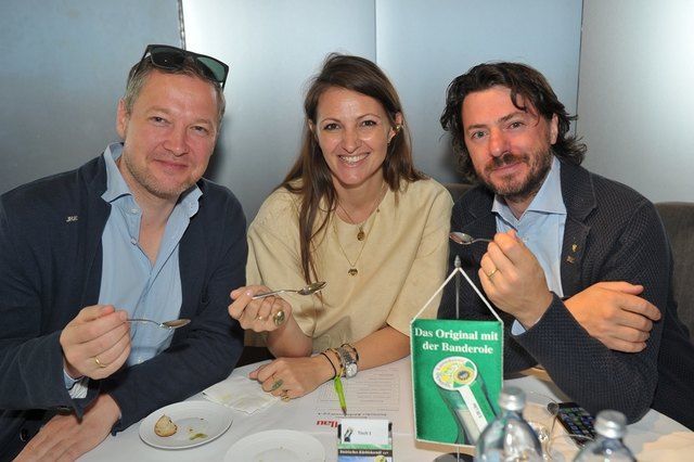 Andreas Döllerer, Barbara Eselböck und Thomas Dorfer (v.l.) bei der Verkostung. | Foto: Philipp Hutter