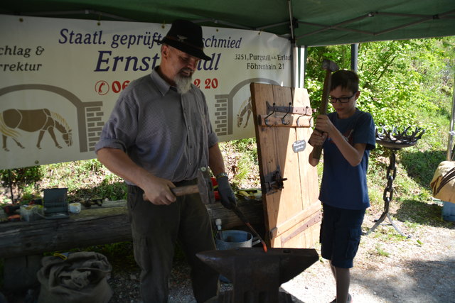 Ernst Gindl aus Purgstall an der Erlauf schulte Gregor Latzer aus Krems als Hufschmied ein.