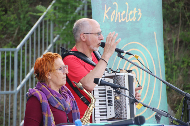 Das Musikerduo Kohelet 3 untermalte die stimmungsvolle Gedenkfeier mit jüdischer Musik.