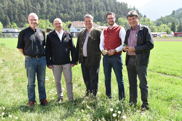 Braumeister Alexander Zeischka, Brauerei-Chef Martin Steiner, Otmar Juen, Projektkoordinator Michael Gitterle und Josef Gstrein.