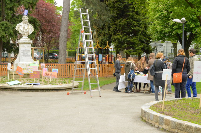 Annäherung und künstlerische Aufarbeitung: Schüler aus Hietzing beschäftigen sich mit dem kolonialen Erbe. | Foto: Re-Making Hügel
