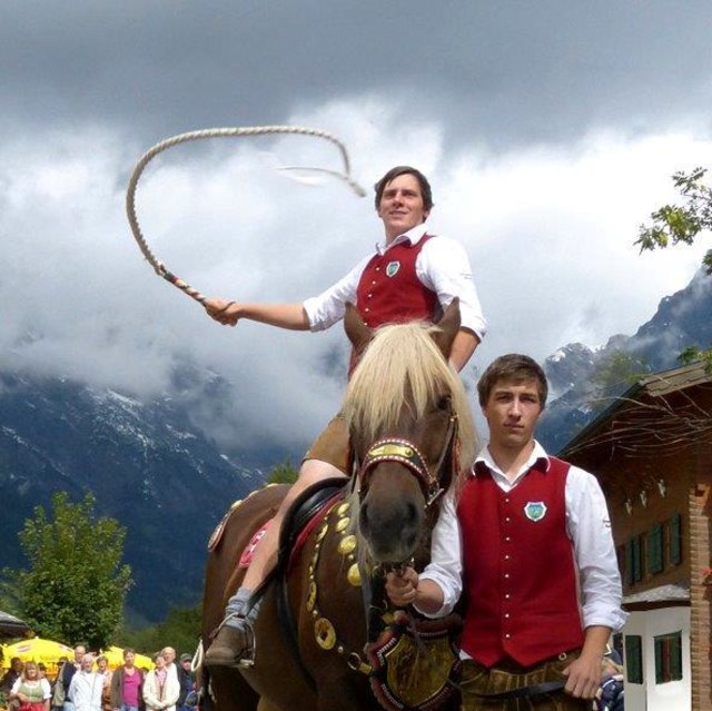 Ein Schnalzer hoch zu Ross. | Foto: Schnalzergruppe Maria Alm