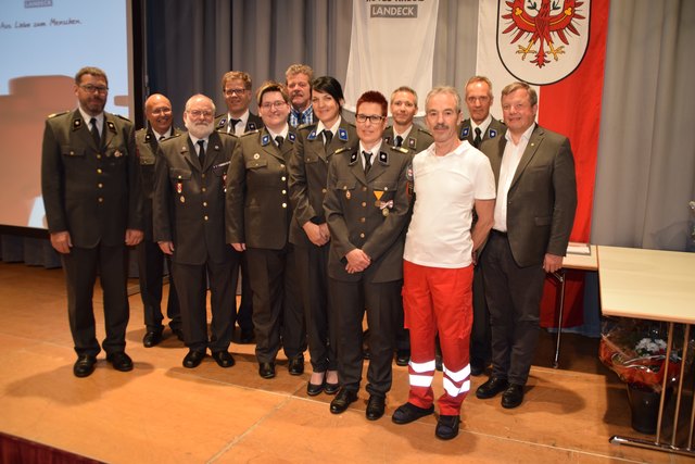 Dr. Christian Klimmer, Dr. Andreas Wolf, Pfr. Richard Rotter, Manfred Pfisterer, Eva- Maria Errath, Dr. Markus Maaß, Michaela Carpentari, Dr. Petra Heppke, Daniel Falch, Dr. Toni Bovenzi, Dr. Robert Moser und Bernhard Tilg (v.l.).