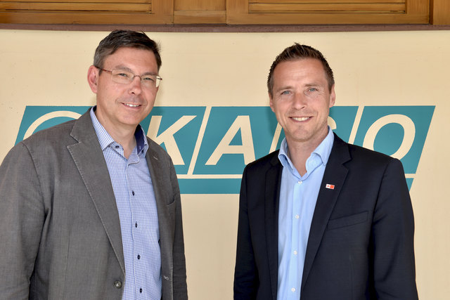 Kaco-Werksleiter Gernot Feiel und AK-Salzburg-Präsident Peter Eder (re.).