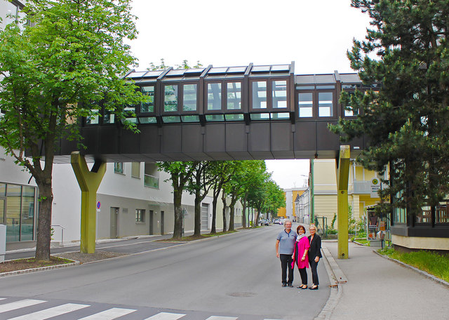 Vor Beginn der Bauarbeiten machte sich Generationen-Stadträtin Margarete Josseck-Herdt mit Seniorenbetreuungs-Leiterin Monika Geck und Hausleiter Andreas Moser ein Bild von der aktuellen Situation. | Foto: Stadt Wels