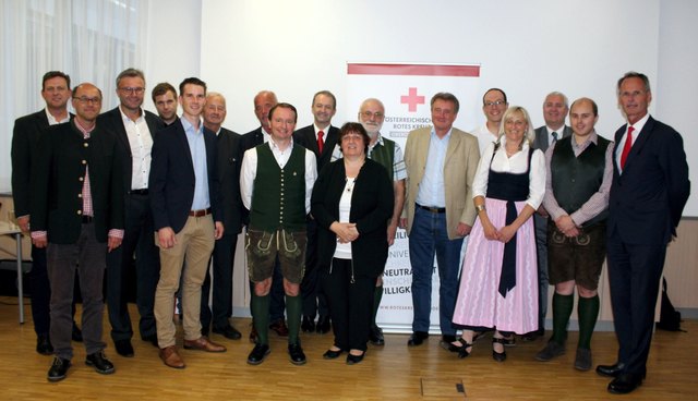 Der neu gewählte Bezirksstellenausschuss mit den Ortsstellenleitern des Bezirkes.