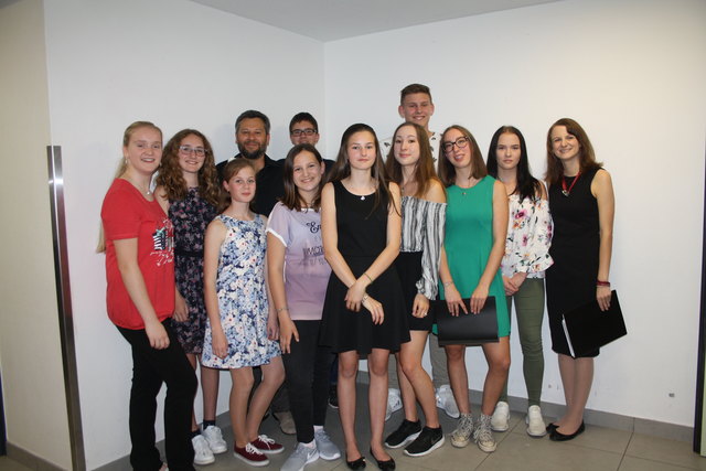 YoungStars mit Chorleiter Gerald Huber- Weiderbauer