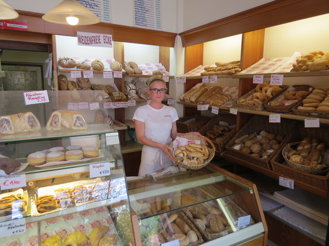In der Bäckerei Lendl wird seit 1965 Brot verkauf – Verkäuferin Tatjana kämpft aber um die Kunden.