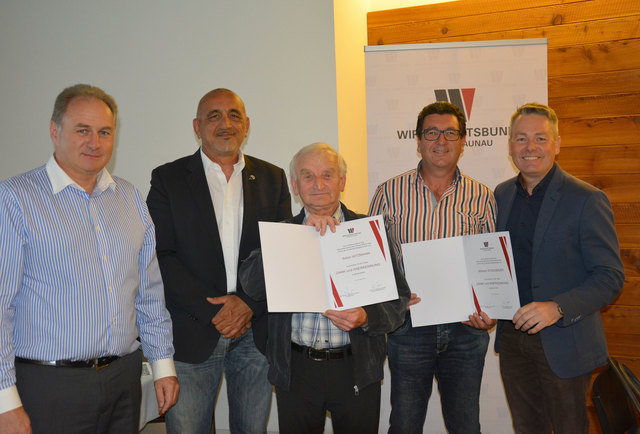Ehrungen des Wirtschaftsbundes Braunau im Rahmen einer Regionalveranstaltung in Höhnhart (v. li.): WB-Bezirksobmann Klemens Steidl, WB-Obmann Martin Rachbauer aus Aspach, Anton Witzmann, Wilhelm Stadlbauer, Bürgermeister Erich Priewasser aus Höhnhart.