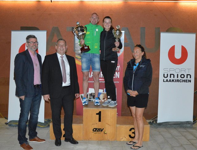 vlnr.: Sportreferent Dietmar Mottl, BGM Ing. Fritz Feichtinger, Stadtmeister Franz Trenzinger, Stadtmeisterin Monika Kästner, Union-Obfrau Doris Schaubschläger.