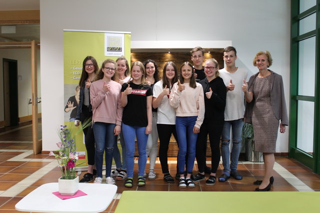 Landwirtschaftliche Berufs- und Fachschule Andorf: Drei Jahre; Abschluss: Facharbeiter im Ländlichen Betriebs- und Haushaltsmanagement ab. Die Schwerpunkte ab dem 2. Ausbildungsjahr sind Gesundheit und Soziale Berufe, Gastromanagement sowie ECO-Design. "Wir sind eine familiäre Schule, in der die Schüler durch viel praktischen Unterricht in Kleingruppen ihre Fähigkeiten ausbauen können", sagt Direktorin Angelika Schwendinger. Workshoptage am 23. und 24 November. Webseite: ooe-landwirtschaftsschulen.at