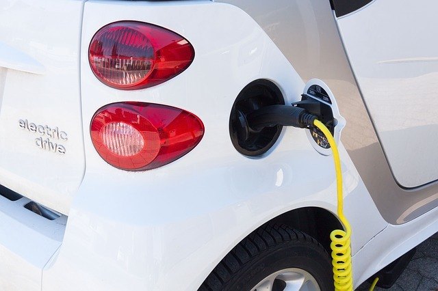 Wie viel kostet mich ein E-Auto, wie teuer kommt die Erhaltung und wie umweltschonend ist die Öko-Variante im Vergleich zum Diesel-Modell? Wir klären auf.