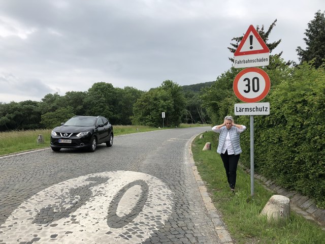 Martha Neumann leidet wie viele andere in der Siedlung Waldandacht unter dem Straßenlärm der Höhenstraße.