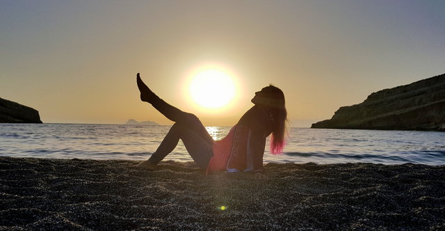 den letzten Sonnenuntergang hier auf Matala..haben wir  am Strand genossen