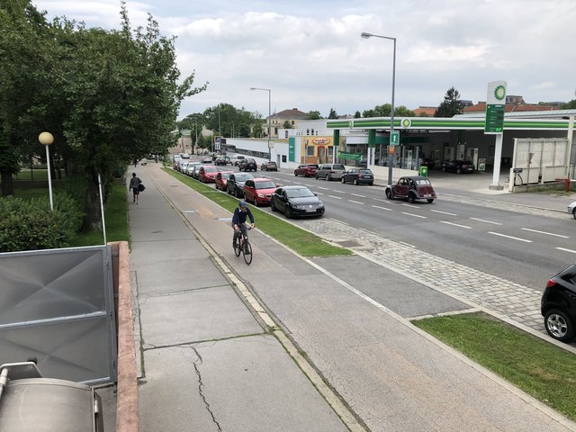 Best Practice: In der Maroltingergasse ist viel Platz für Fußgänger, Radfahrer und Autofahrer.